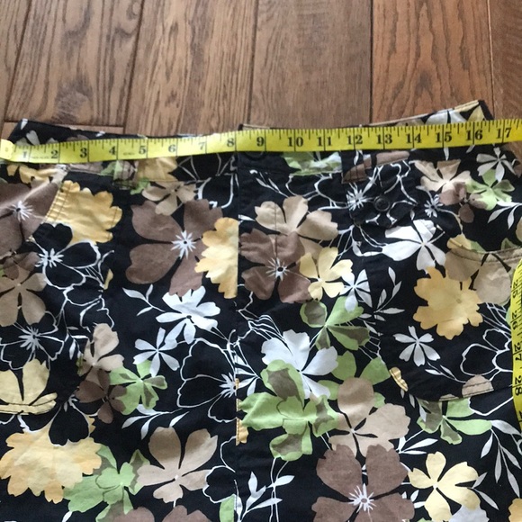 Just listed❤️ fun floral print skort - Picture 10 of 10